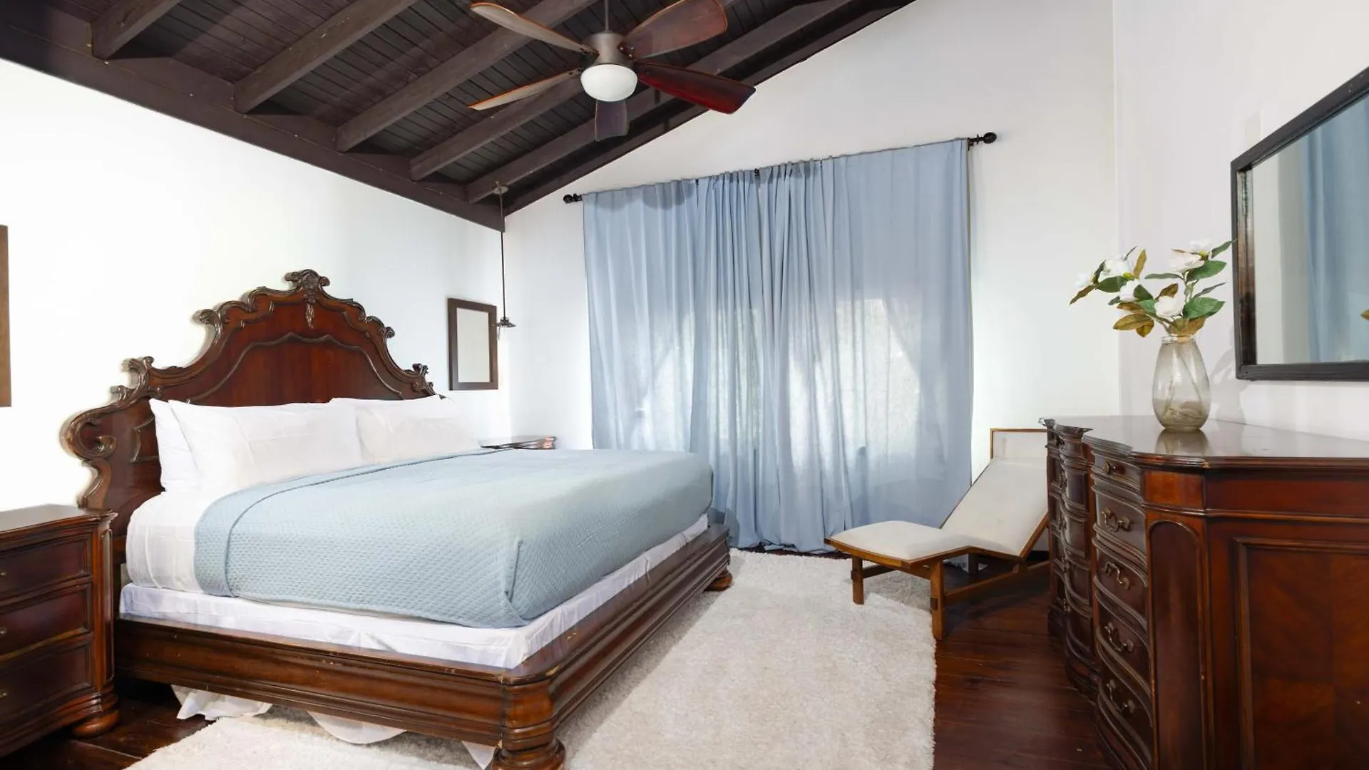 Serendipity Holistic Resort Spa Kingston 4*,