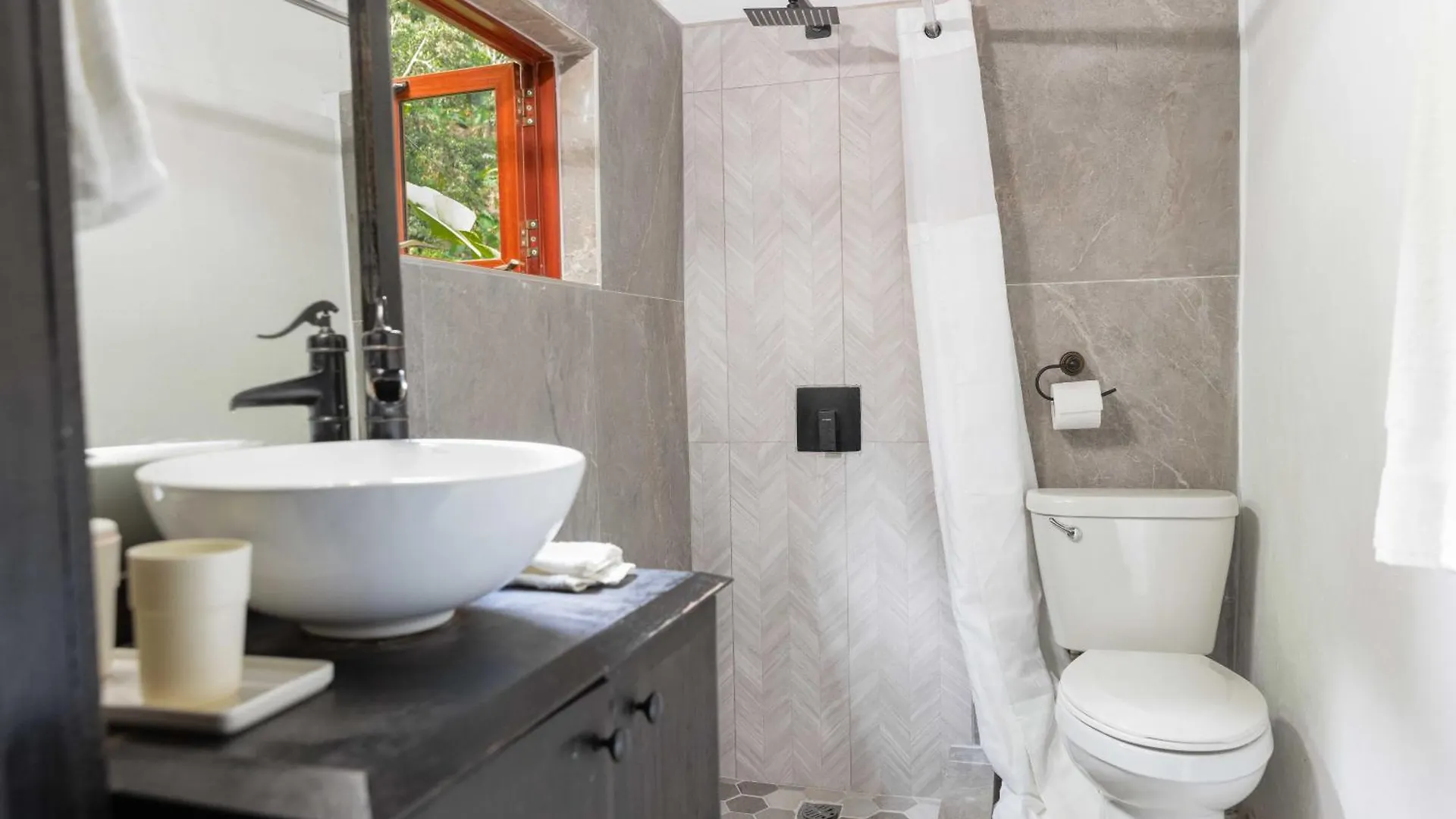 Serendipity Holistic Resort Spa Kingston 4*,