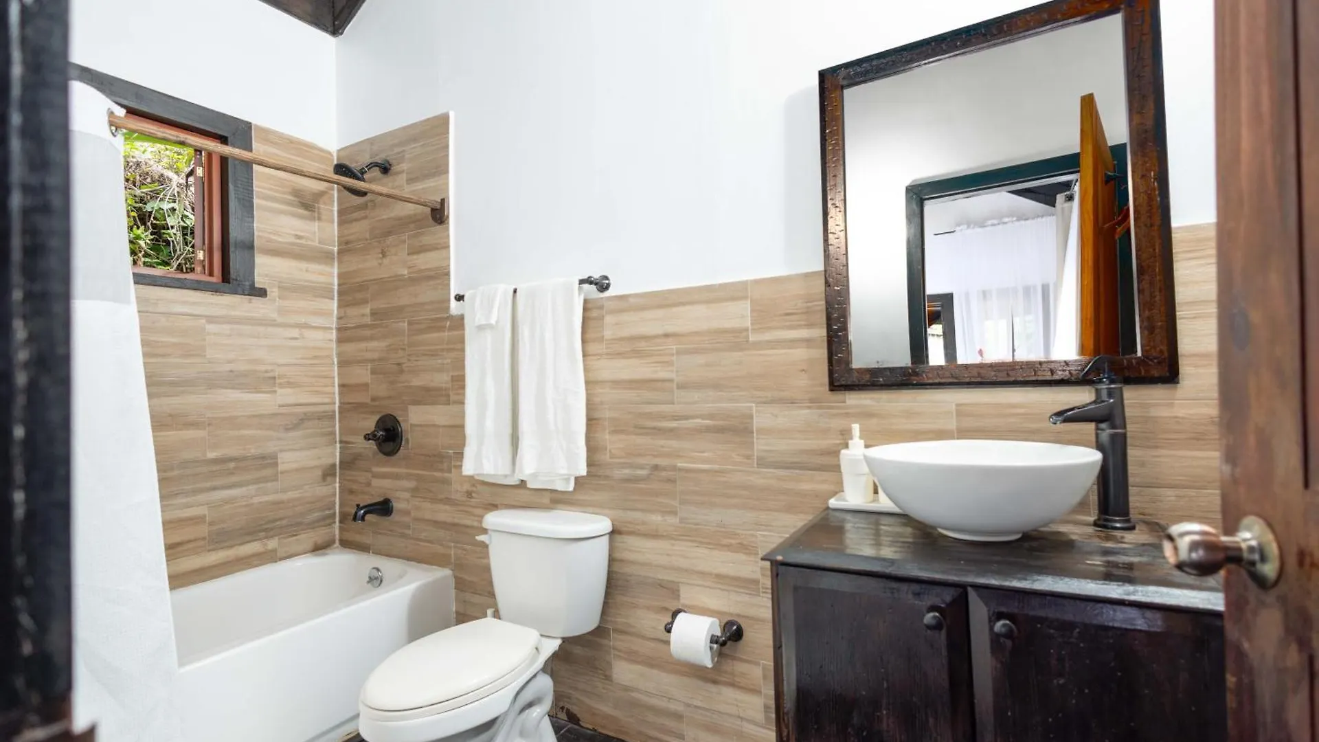 Hotel Serendipity Holistic Resort Spa Kingston
